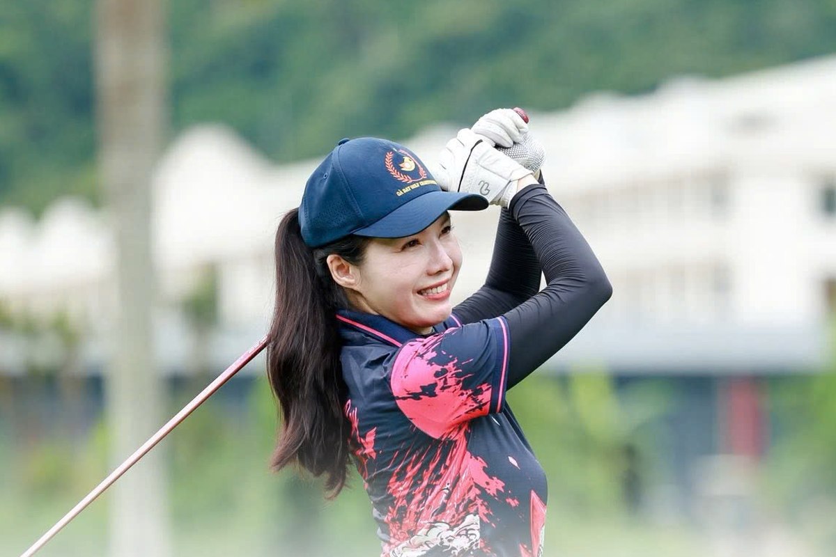 Moon Nguyễn trên sân golf