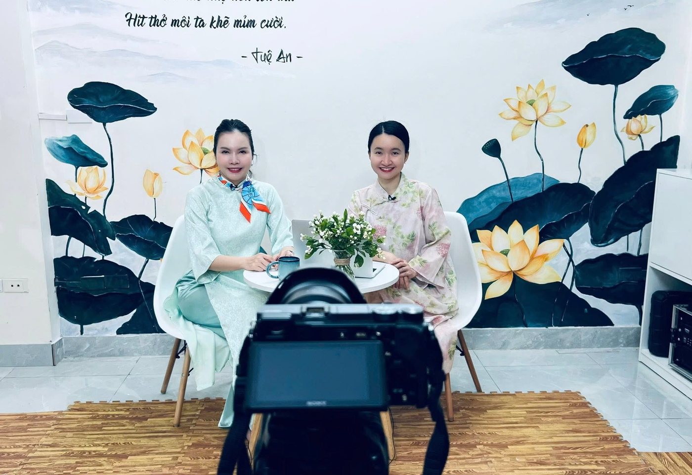 Moon Nguyễn trong một buổi trao đổi tại học viện Happy Academy