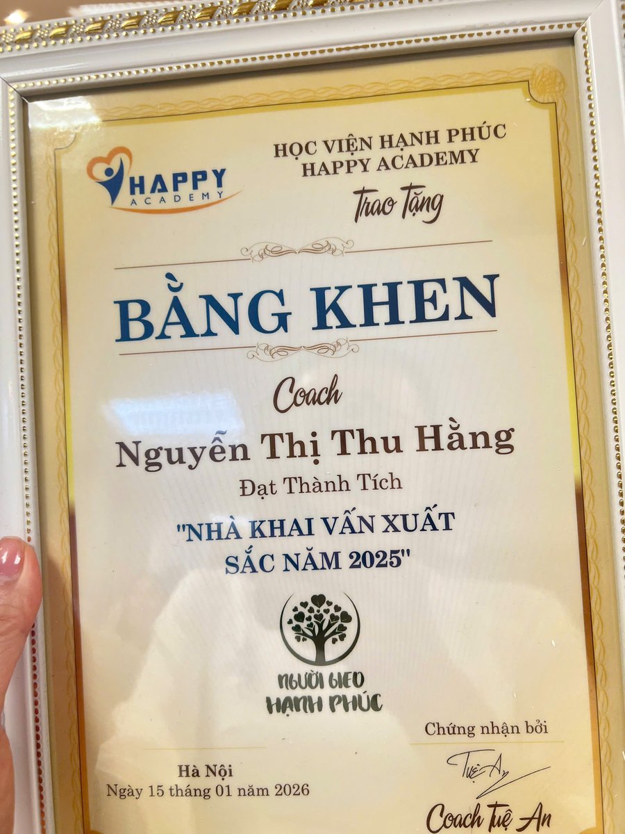 Bằng khen của Happy Academy trao tặng Coach Moon Nguyễn, danh hiệu Nhà Khai vấn Xuất sắc năm 2025